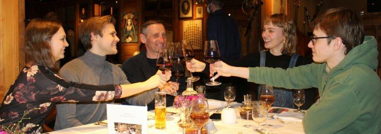 Urlauber wie Einheimische werden mit der Wälderness gleichermaßen angesprochen. Günther Hammerer genoss seinen „Familienabend“ in der ersten Reihe.