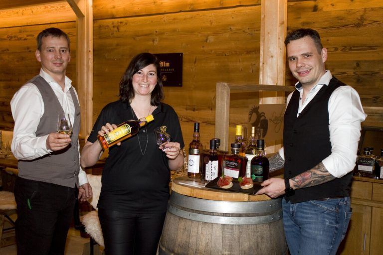 Zeigten, was zu Whisky harmoniert: Günter Amann (l.), Alexandra Kreutz und Sebastian Hacker. franc