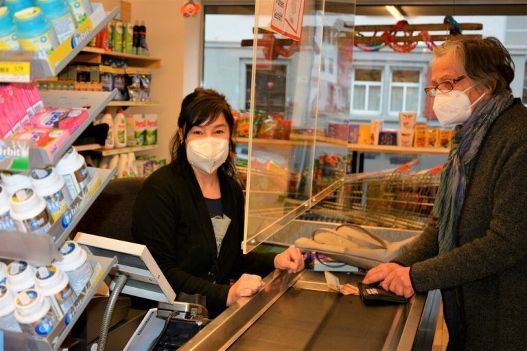 Zum Team zählt auch Karin, die überall einsetzbar ist.