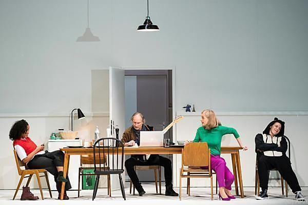 &#8220;Linda&#8221; im Grazer Schauspielhaus: Die unsichtbare Frau ab 50
