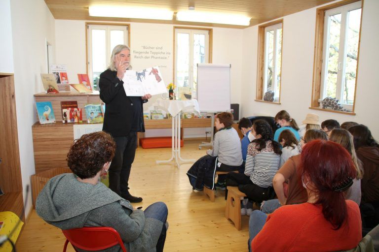 Von wegen Angsthasen: Die Schüler der Volksschule Hofen stellten viele mutige Fragen. <span class="copyright"></span>