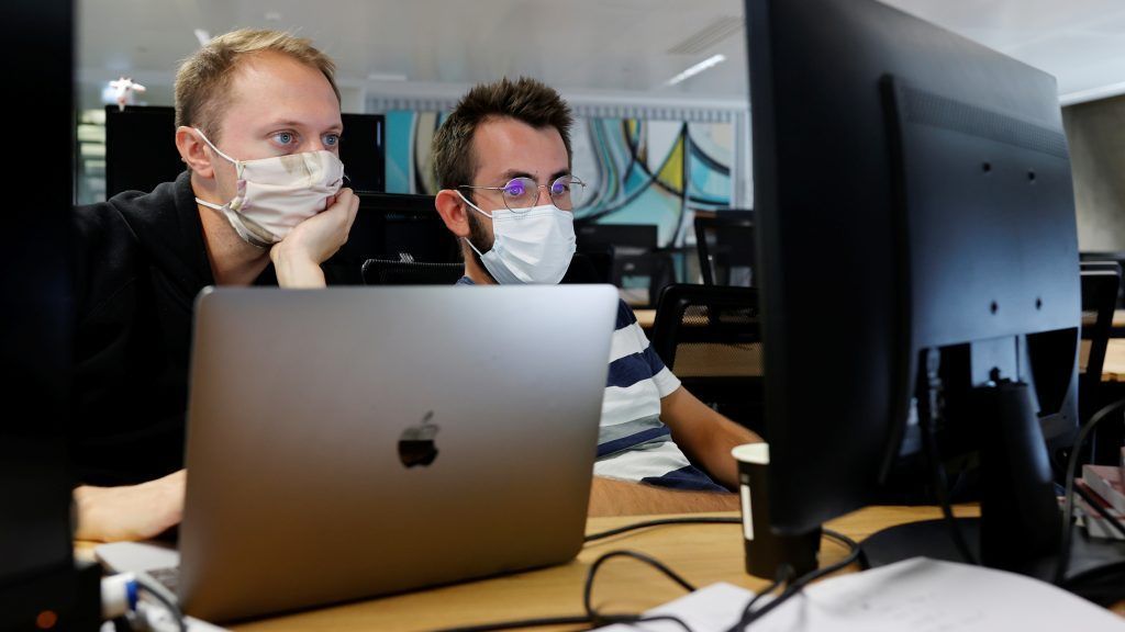 Coronamaßnahmen am Arbeitsplatz: Noch ist die Pandemie nicht vorbei