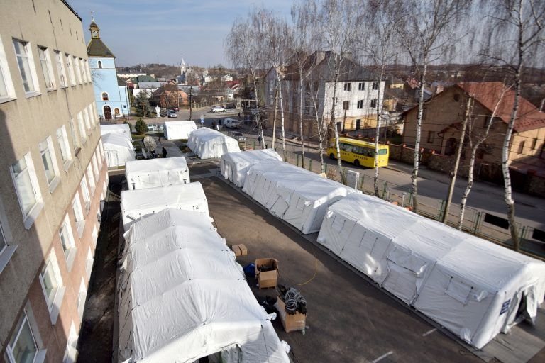 Israel lieferte bislang Feldhospitale an die Ukraine über die humanitarian mission of the state of Israel. Hier in Mostyska, Ukraine. <span class="copyright">REUTERS/Pavlo Palamarchuk</span>