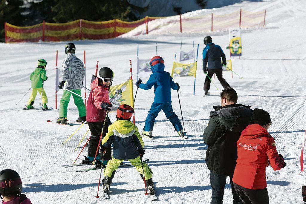 4700 Kinder wieder auf der Skipiste