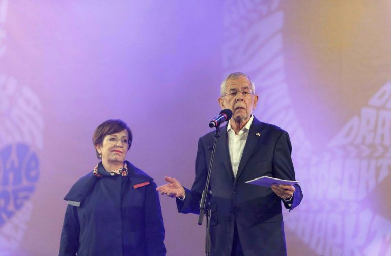 Bundespräsident Alexander Van der Bellen und Ehefrau Doris Schmidauer.  <span class="copyright">APA/ALEX HALADA</span>