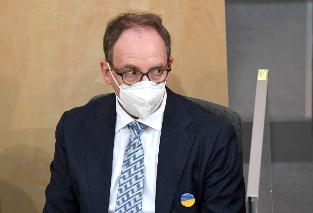 Spitalsbelastung könnte Masken zurück bringen