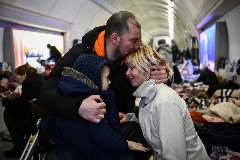 In Kiew suchen die Menschen in Metro-Stationen Sicherheit. <span class="copyright">AFP/Aris Messinis </span>