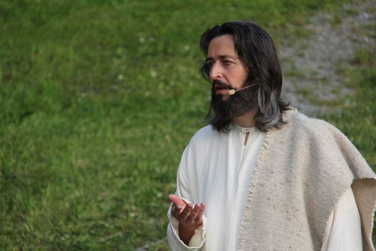 Seine erste Rolle war bei den Passionsspielen Klösterle als die des Jesus von Nazareth.