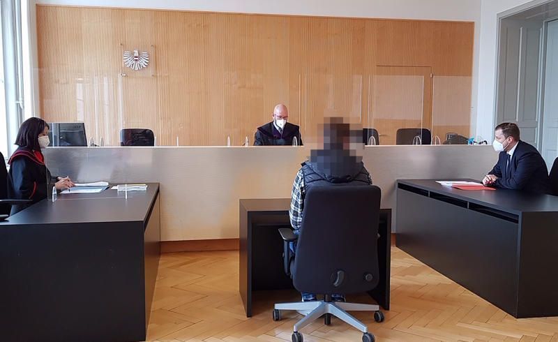 Gericht: 17-Jähriger wegen Kinderpornografie angeklagt