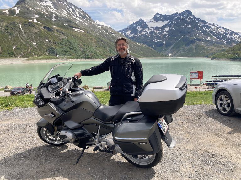 Motorradfahren zählt zu den Hobbys von Oswald Wachter.