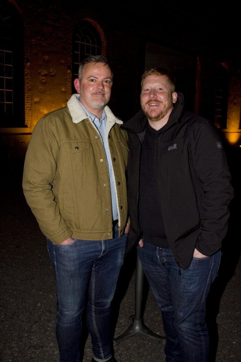 Christoph Reumiller (l.) und Christian Feurle bestaunten die Installation.