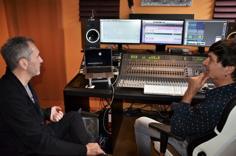 Im Aufnahmestudio des Produzenten und Ex-Klostertalers Christian Torchiani (r.) in Feldkirch.