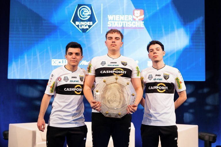 In einem packenden Finaldurchgang sicherte sich der SCR Altach mit Sebastian Galic, Mustafa Arabaci und Cem Korkmaz erstmalig den Titel in der eBundesliga.<span class="copyright">ÖFBL/ Wieser</span>