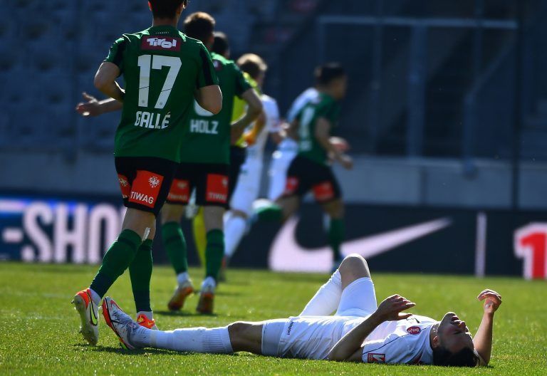 Symbolisch für den Auftritt der Austria bei Wacker Innsbruck: Haris Tabakovic am Boden.gepa