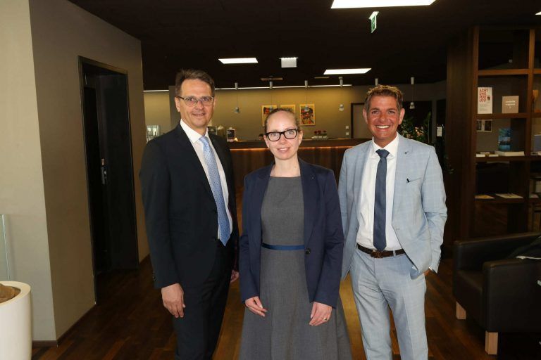 Günter Gorschek (Sparkasse), Daniela Langridge (Volksbank), Günter Ender (Raiba).