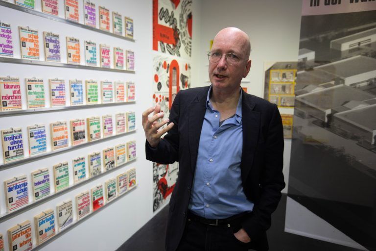 Der Kunsthistoriker und Publizist Tom Holert ist Kurator der Ausstellung „Bildungsschock“, die vom VAI adaptiert wurde. VN/Hartinger