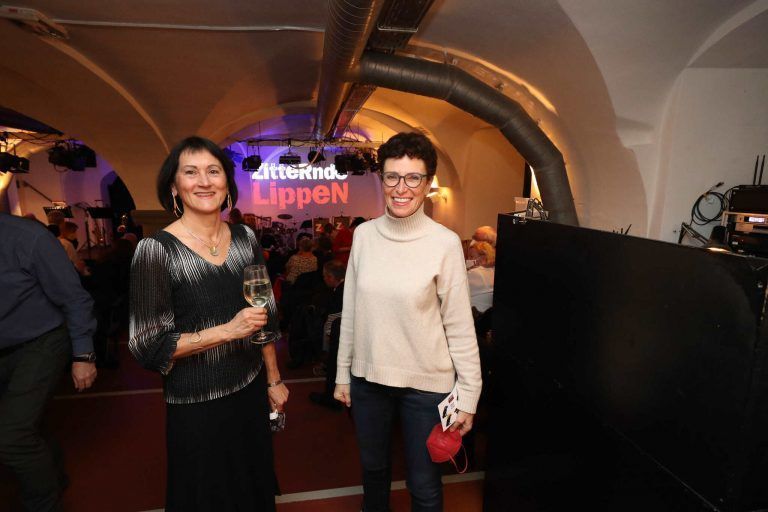 Christa Kessler und Hobbywinzerin Sabine Nenning.