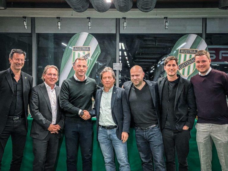 Ahmet Schäfer (3.v.l.), Geschäftsführer von Kooperationspartner Core Sports Capital, wird neuer Aufsichtsratsvorsitzender von Austria Lustenau.SCA