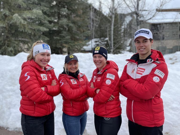 Die Vorarlberger bei der WM im kanadischen Panorama, von links: Victoria Olivier, Amanda Salzgeber, Magdalena Egger und Lukas Feurstein. <span class="copyright">ÖSV-Schrammel</span>