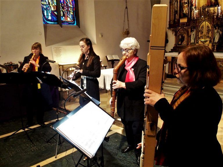 Das Blockflötenensemble „La Rocaille“ musiziert mit einem Programm in der alten Kirche St. Nikolaus.<span class="copyright"> Fritz Jurmann</span>