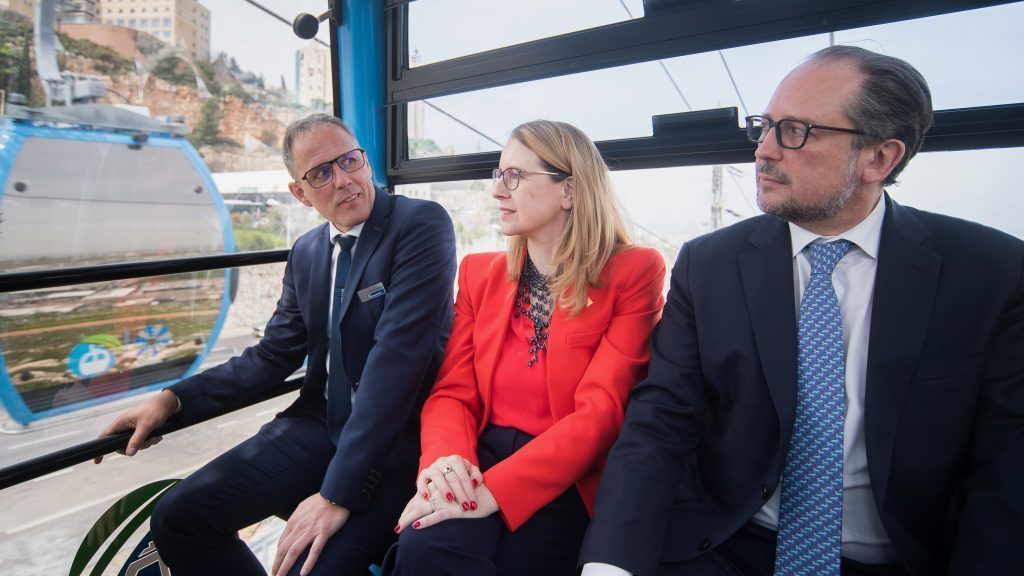 Wo Studenten mit der Gondelbahn zur Uni fahren