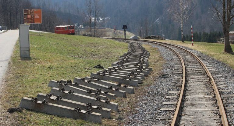 Am Gleiskörper werden derzeit die umfangreichsten Arbeiten in der Geschichte der Bregenzerwälder Museumsbahn durchgeführt. <span class="copyright">sTP/2</span>
