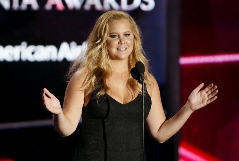 Amy Schumer moderiert die Gala an der Seite von Regina Hall und Wanda Sykes. Reuters