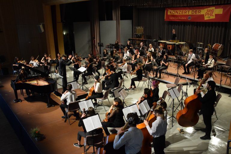 Die „jungPHIL“ – die junge Philharmonie des Vorarlberger Südens – gab vergangenen Sonntag ihr Debütkonzert.<span class="copyright">sco</span>