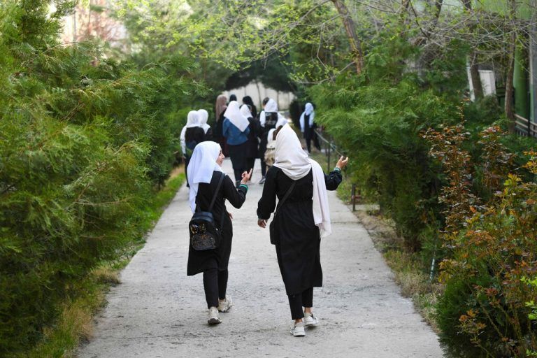 Der Schulbesuch bleibt diesen Mädchen aus Kabul weiter untersagt. AFP
