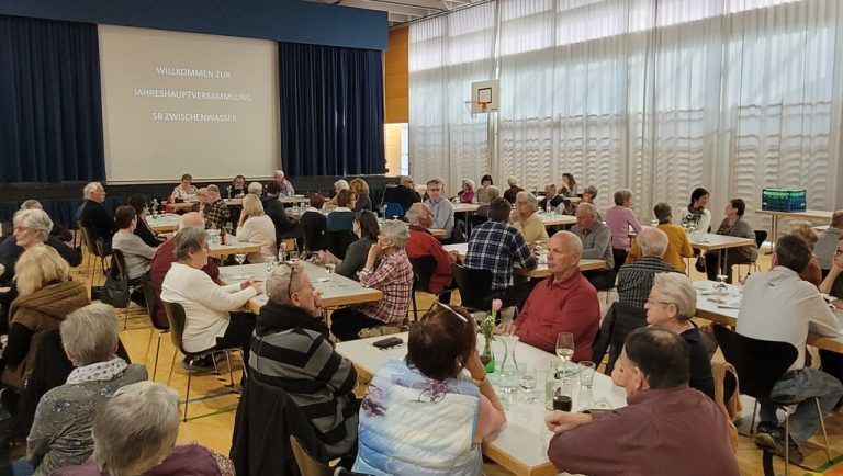 Der Seniorenbund Zwischenwasser bei der JHV.Inge Breuß