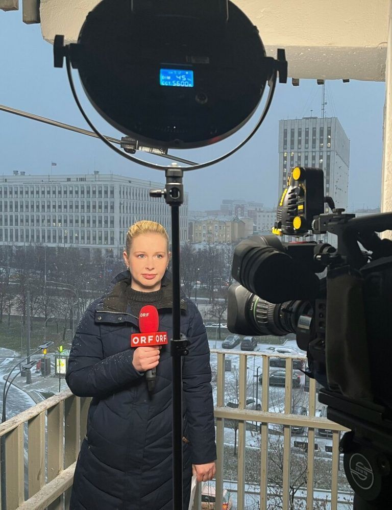Die 33-jährige Journalistin schwärmt von ihrem Beruf.