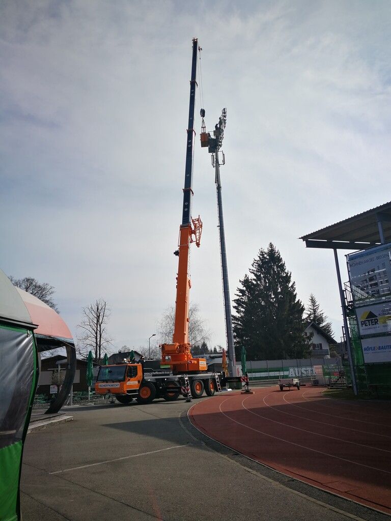 Die Arbeiten im Vorfeld der Inspektion an den Flutlichtmasten waren intensiv. <span class="copyright">SCA</span>