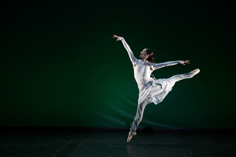 Die argentinische Balletttänzerin Marianela Nunez während einer Benefiz-Gala für die Ukraine in London. AFP/Leal