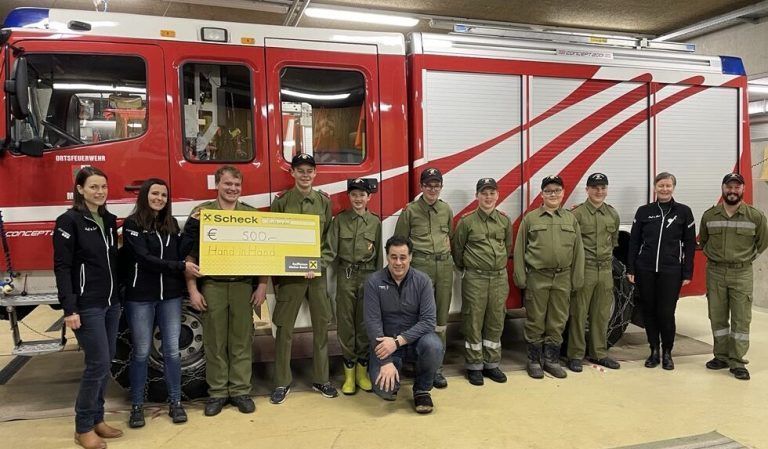 Die Feuerwehrjugend Mellau sammelte im Rahmen der Friedenslichtaktion für den Verein Hand in Hand.