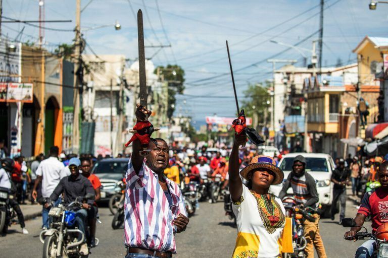 Die Haitianer haben genug von der Gang-Gewalt (im Bild: Demonstranten in Port-au-Prince). Laut UN nahm die Zahl der Entführungen 2021 um 180 Prozent zu. AFP
