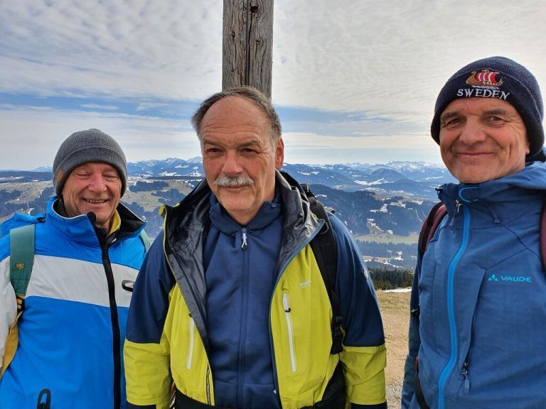 Die Höchster Senioren wanderten auf den Hirschberg. SB Höchst