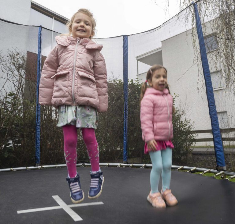 Die Kinder finden schnell wieder zum Spaß zurück. 