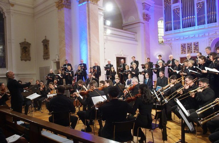 Die Wahl von Mozarts Großer Messe in c-Moll zum Jubiläumskonzert war so etwas wie ein Griff nach den Sternen.