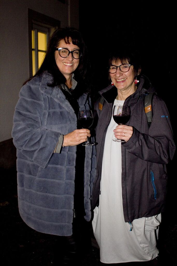 Ebenfalls unter den Besuchern: Judith Scheier (l.) und Birgit Sieber-Mayr.