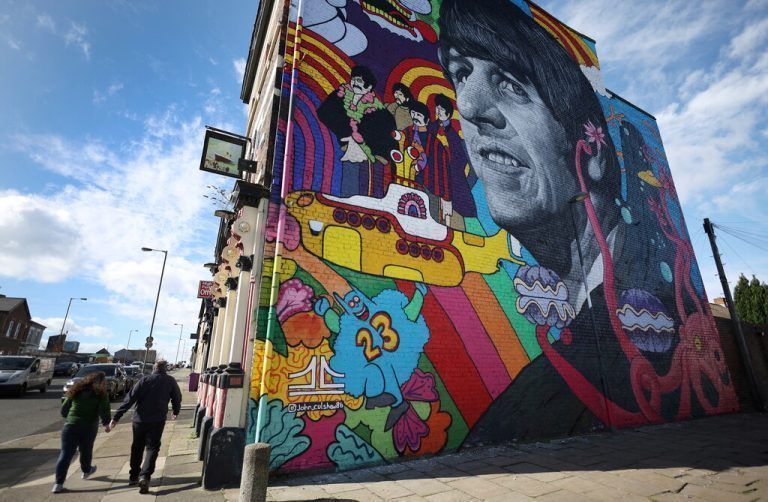 Ein Wandbildnis des Künstlers John Culshaw in Liverpool zeigt Beatles-Drummer Ringo Starr. Reuters