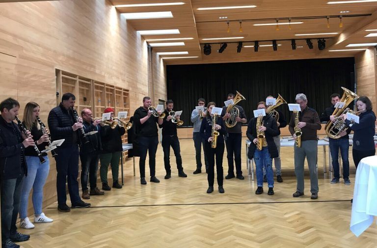 Eine Abordnung des Musikvereins Buch umrahmte den feierlichen Akt in der Volksschule der Kleingemeinde.