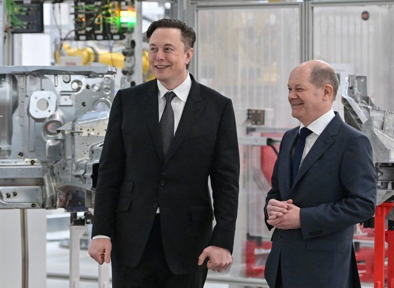 Elon Musk hat erst das Tesla-Werk in Grünheide bei Berlin eröffnet. reuters