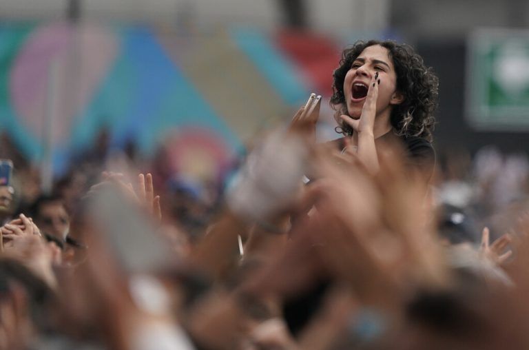Fans jubeln beim 22. Vive Latino Musik-Festival, das in Mexiko-Stadt über die Bühne geht. AP