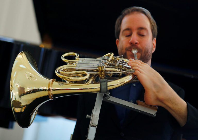 Felix Klieser entlockte dem Horn kraftvolle Töne. Reuters
