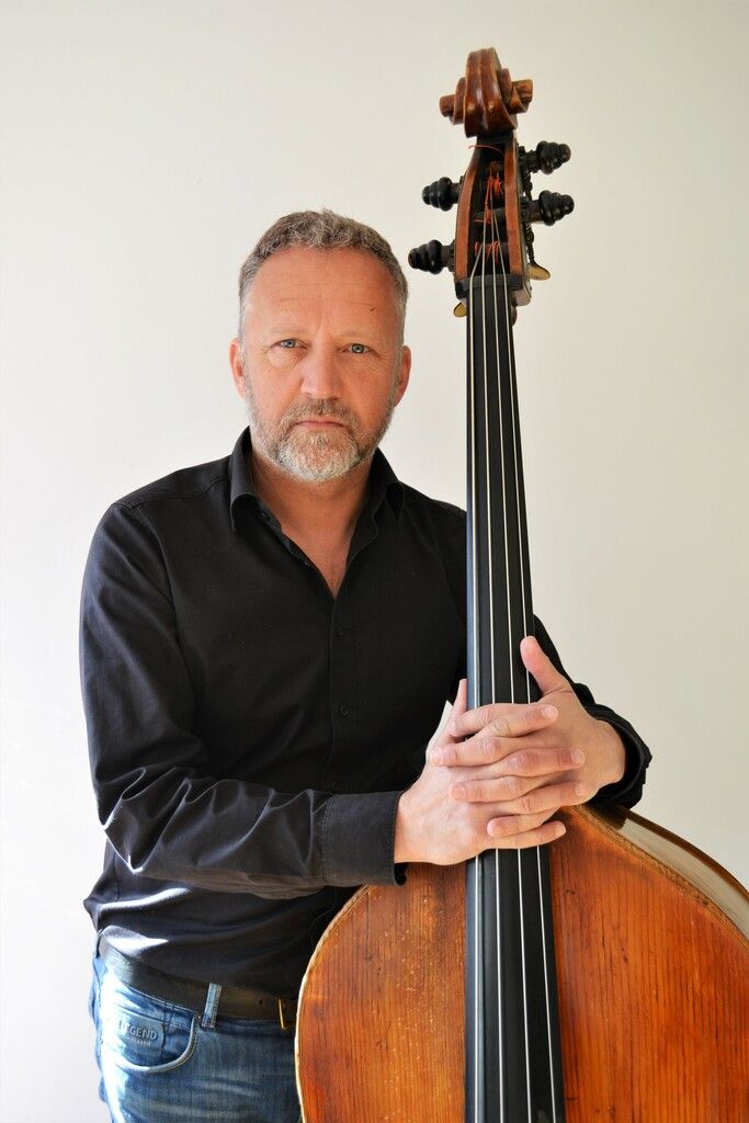 Bassist Bernd Konzett bereichert das  Konzertleben. »D4