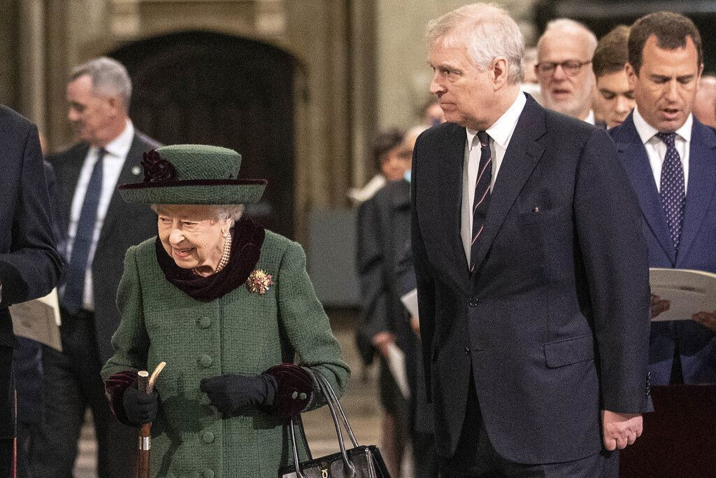 Queen in Begleitung von Prinz Andrew
