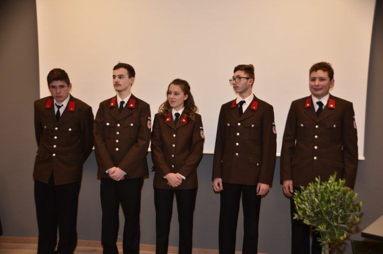Fünf Feuerwehrler wurden anlässlich der Jahreshauptversammlung angelobt.<span class="copyright">DOB</span>