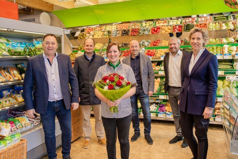 Gebietsleiter Hanno Schwendinger, Bürgermeister Egmont Schwärzler, Spar-Kauffrau Corinna Schedler, Spar-Kaufmann Klaus Kramer, Vertriebsleiter Thomas Schwärzler und Spar-Geschäftsführerin Carina Pollhammer. spar