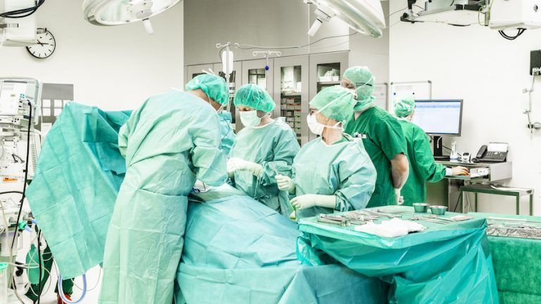 Warum neuerlich Operationen gestrichen werden müssen