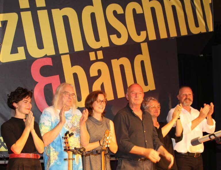Im Thalsaal, wo Zündschnur &amp; Bänd 2019 ihr viertes Comeback feierten, schließt sich jetzt der Kreis mit dem letzten Applaus für die Kultband.